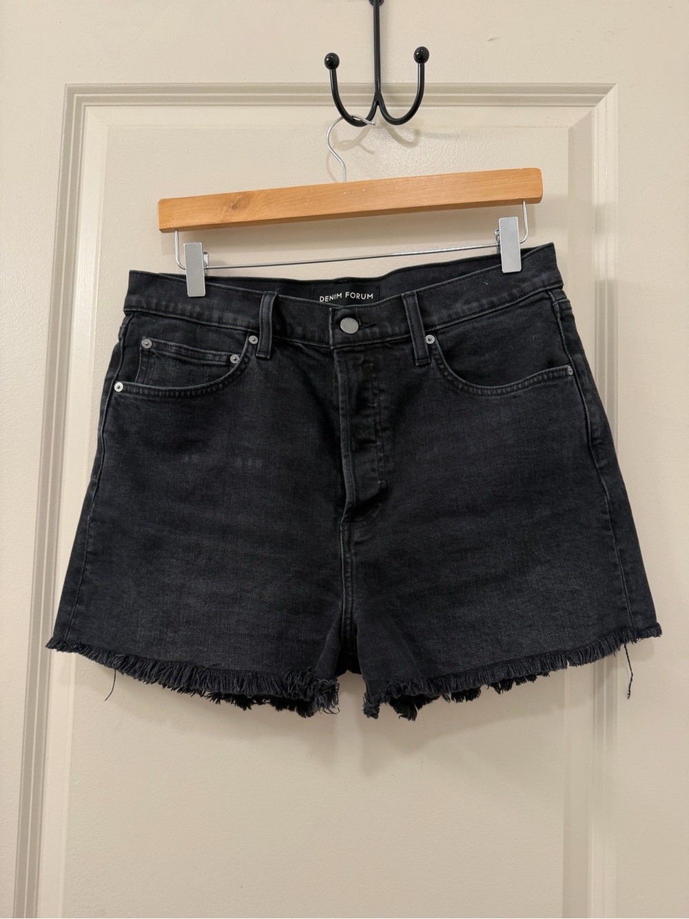 Aritzia Denim Forum the 50’s Arlo High Rise Jean Shorts in Black Size 32 NWOT